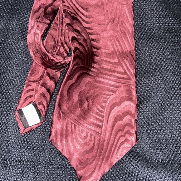 🔥 Andre Valetino 💯 % silk Necktie Red78054 RN # 45590 serial # 6562713399